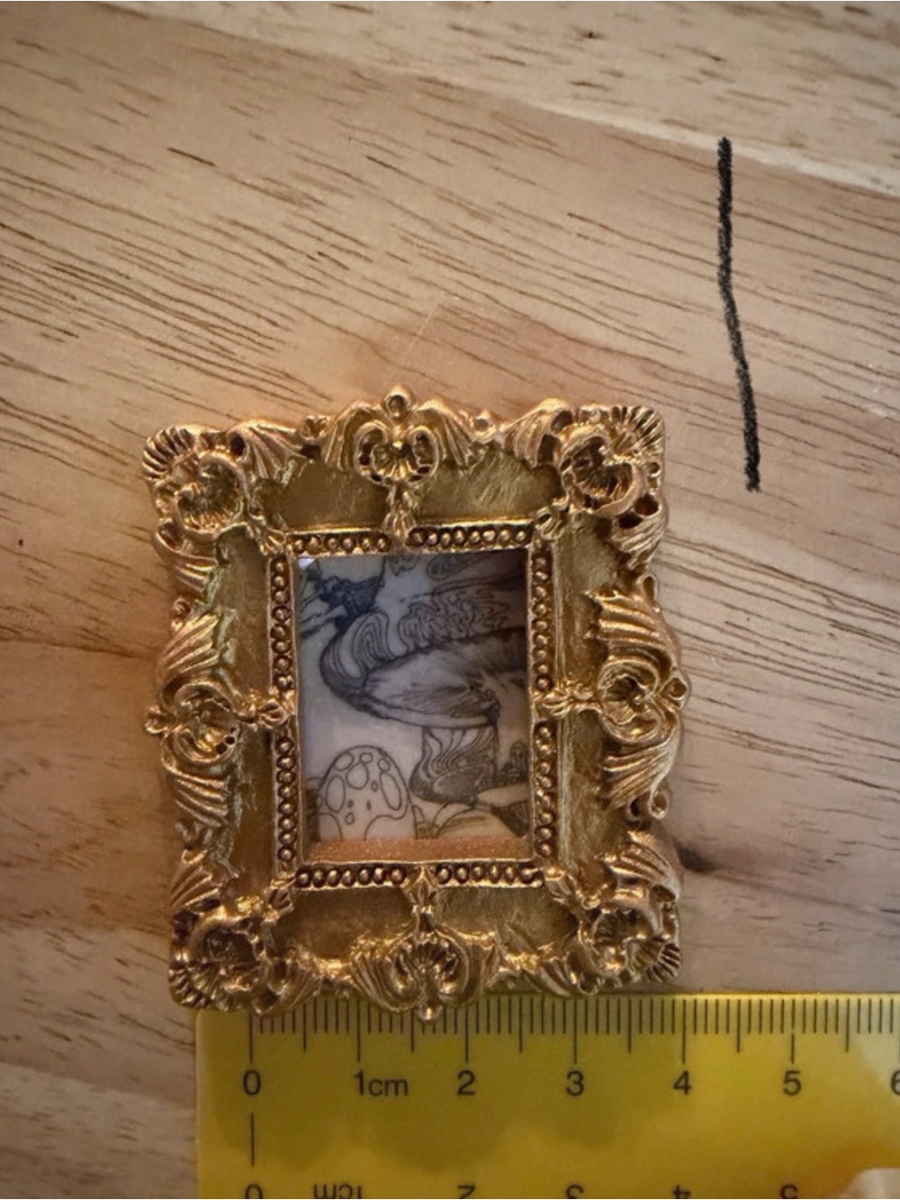 Vintage-Inspired Gold Ornamental Mini Picture Frame - Decorative Accent